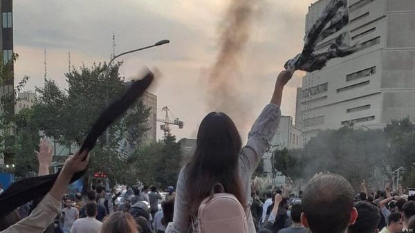 هدف رژیم از تایید و تکذیب خشونت های عریان و پنهان علیە معترضان